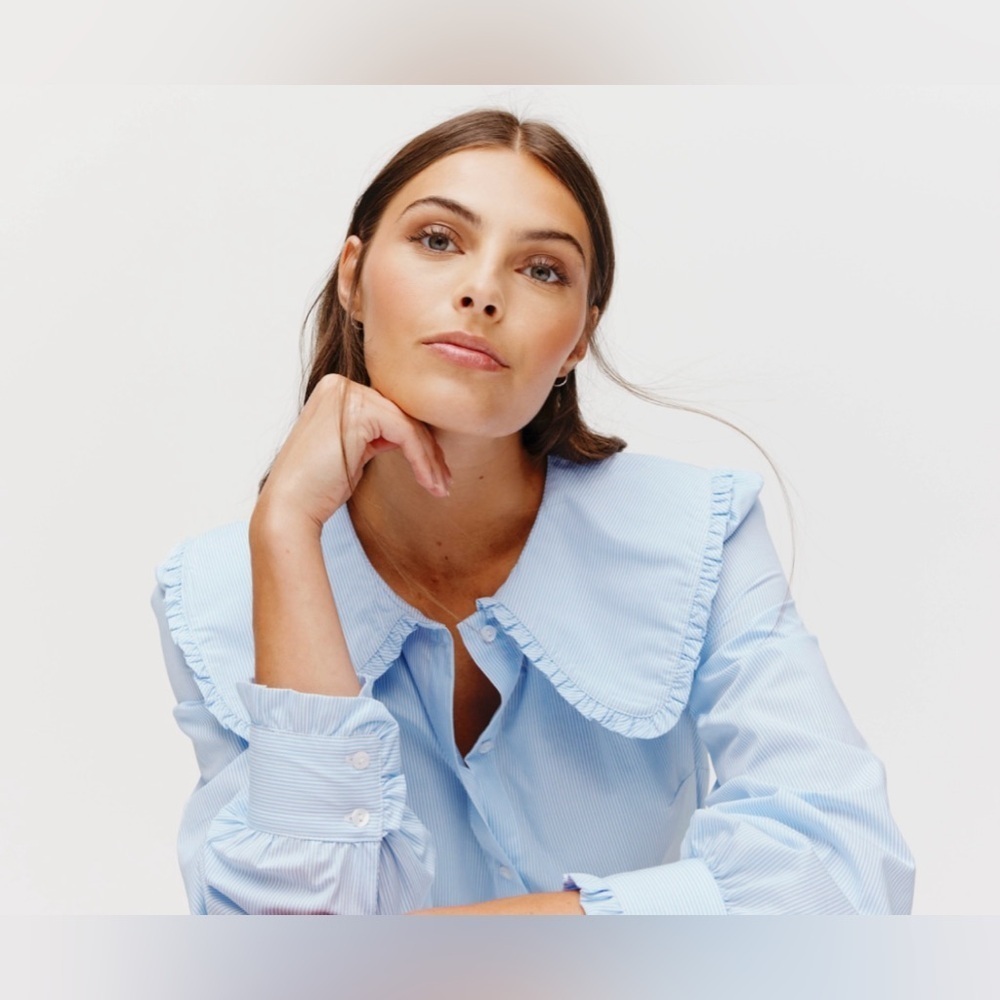 Indigo Poppy|NWT pastel blue oversized Peterpan collar top,Size M••• 100% cotton